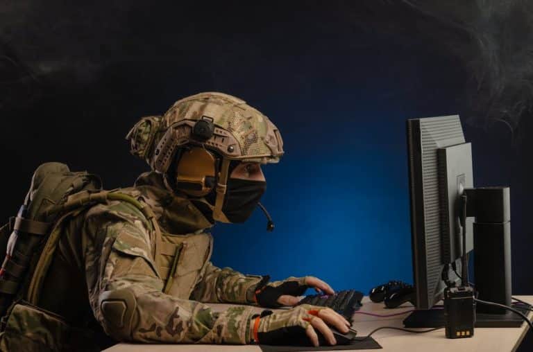 En Ukraine, la cyberguerre s’ajoute au conflit armé