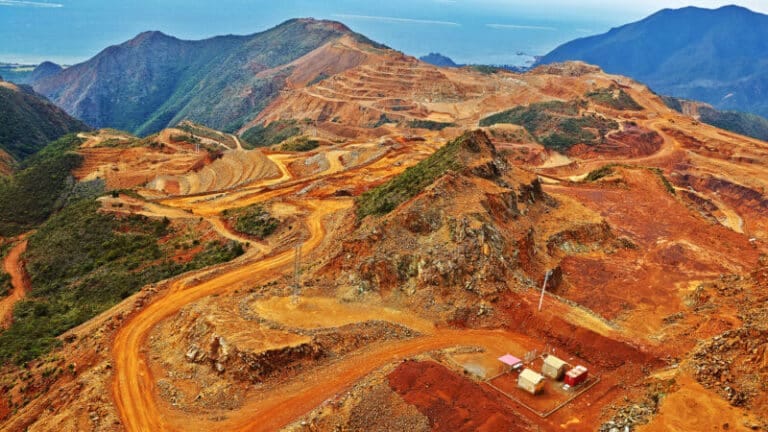 De la mine aux robots : high-tech et nickel calédonien