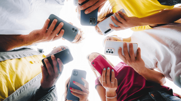 Restrictions des réseaux sociaux pour les mineurs, une solution ou une illusion ?